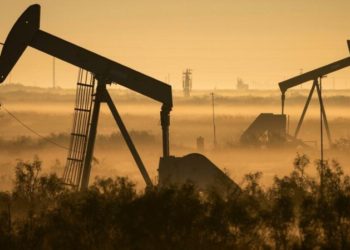 Storm on the commodities market: oil prices collapse by 30 percent